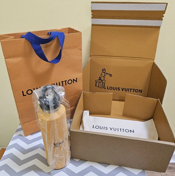 LV Vacuum bottle VIP gift - Picture 1 of 11